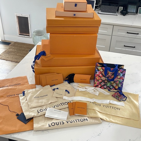 Authentic Louis Vuitton - Boxes, Dust Bags, Gift Envelopes, Etc. - Picture 1 of 9